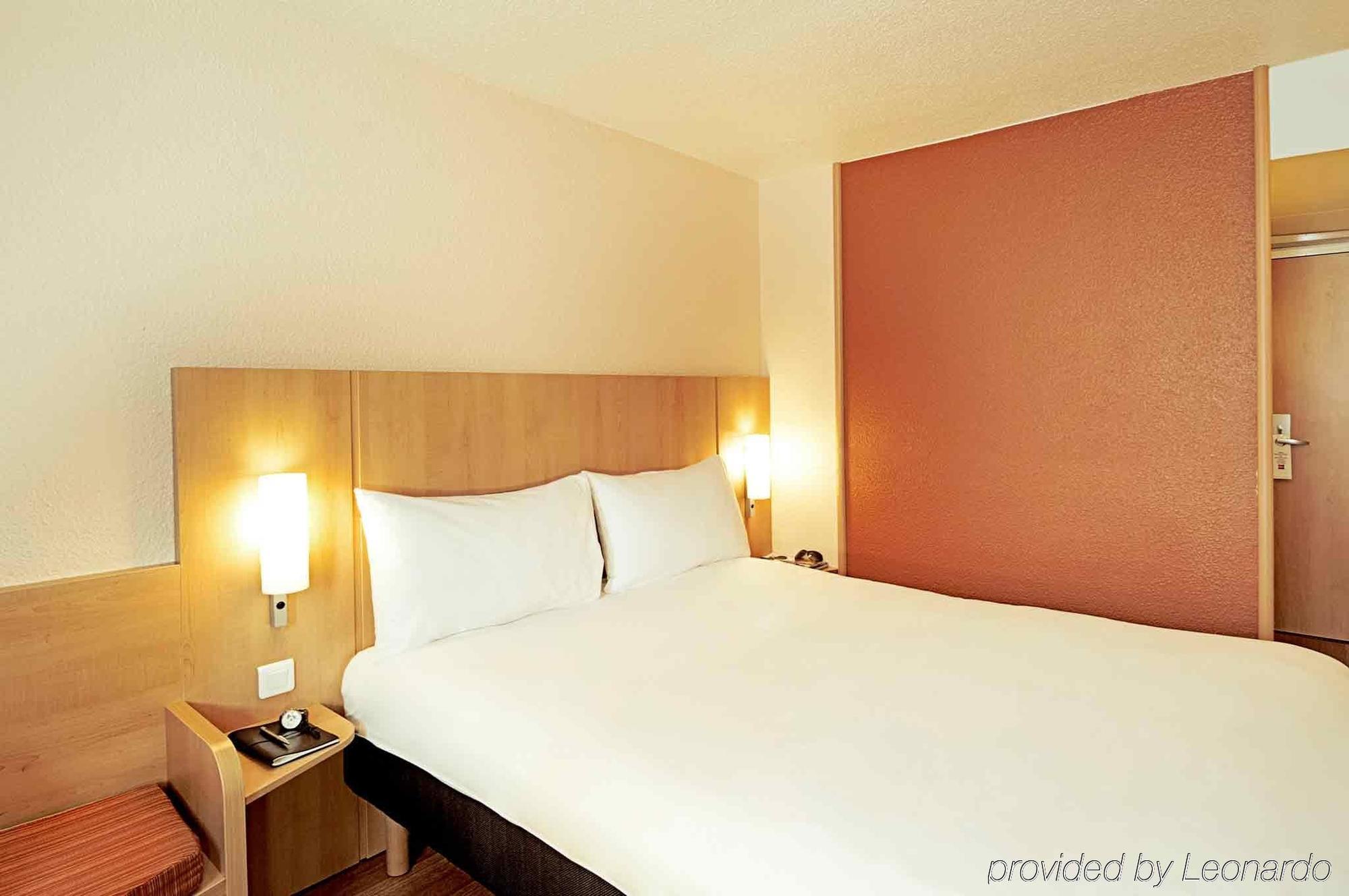 Ibis Avranches Baie Du Mont-Saint-Michel Hotel Exterior photo